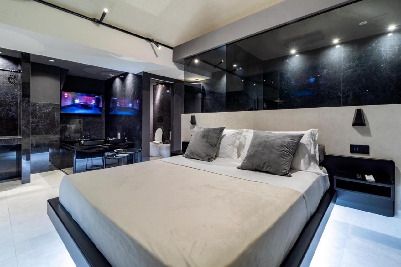 4 Suites " Unconventional Living Rooms " Catania Exterior photo